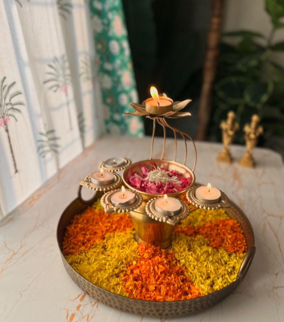 Metal Urli With Diya Shape Tealight Holders