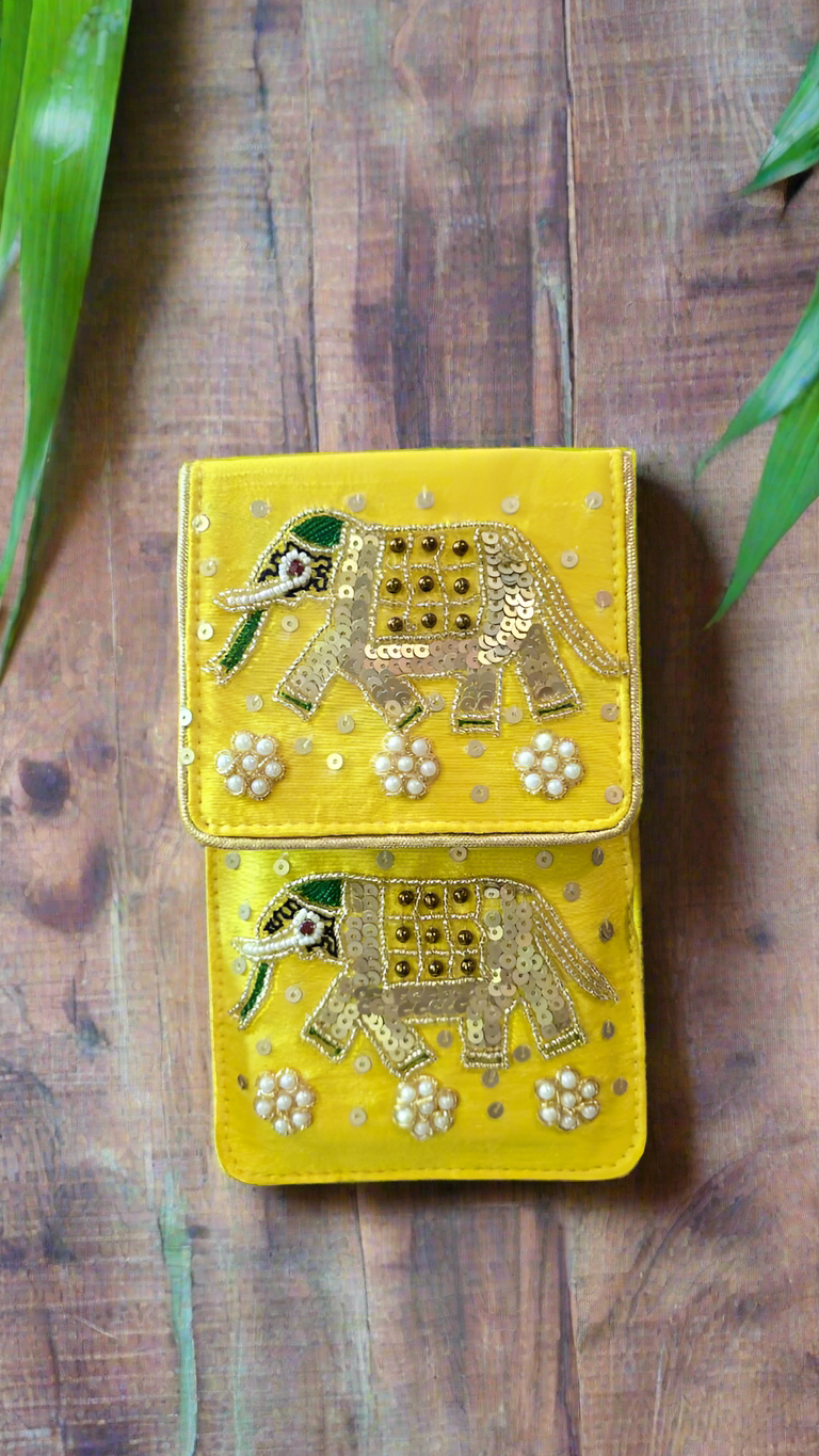 Women's Zari Mobile Pouch
